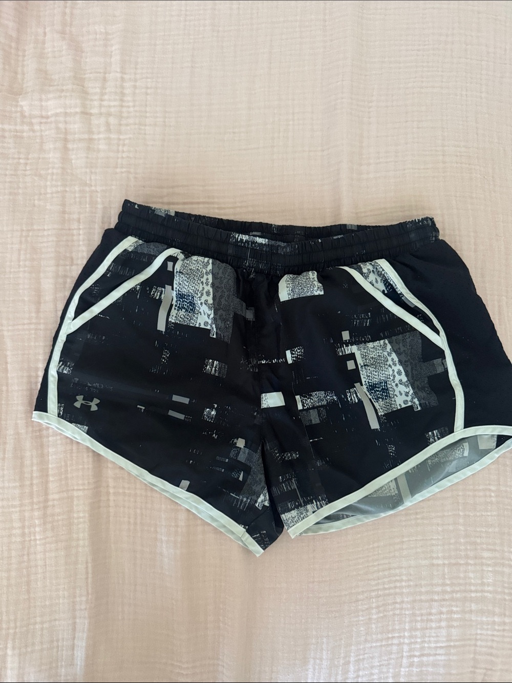 Under Armour Women’s Black Printed Running Shorts